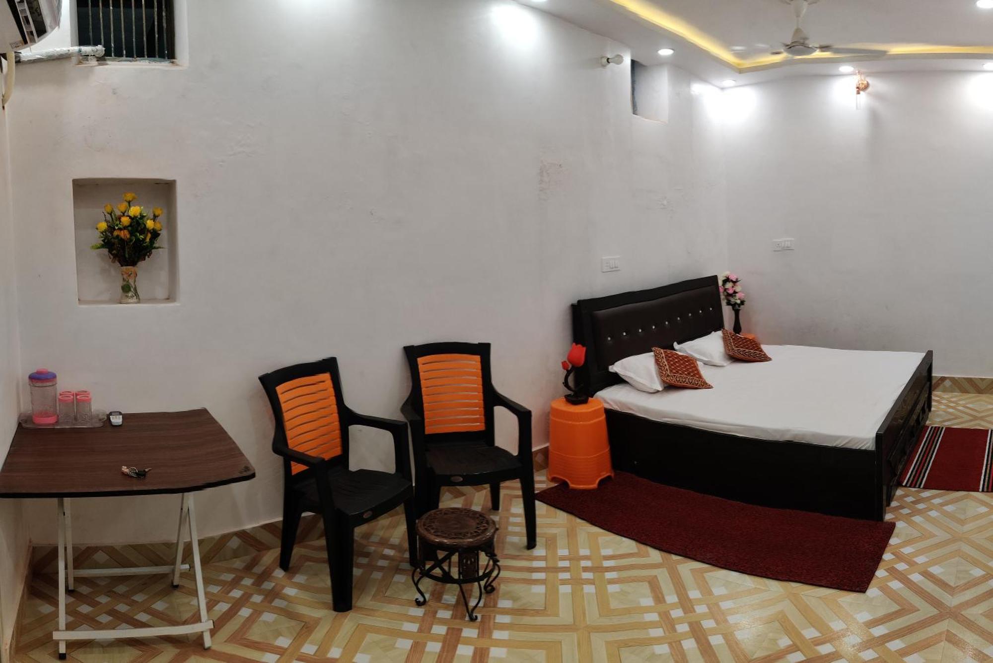 A Shivangan Heritage Near Ghat Homestay Varanasi