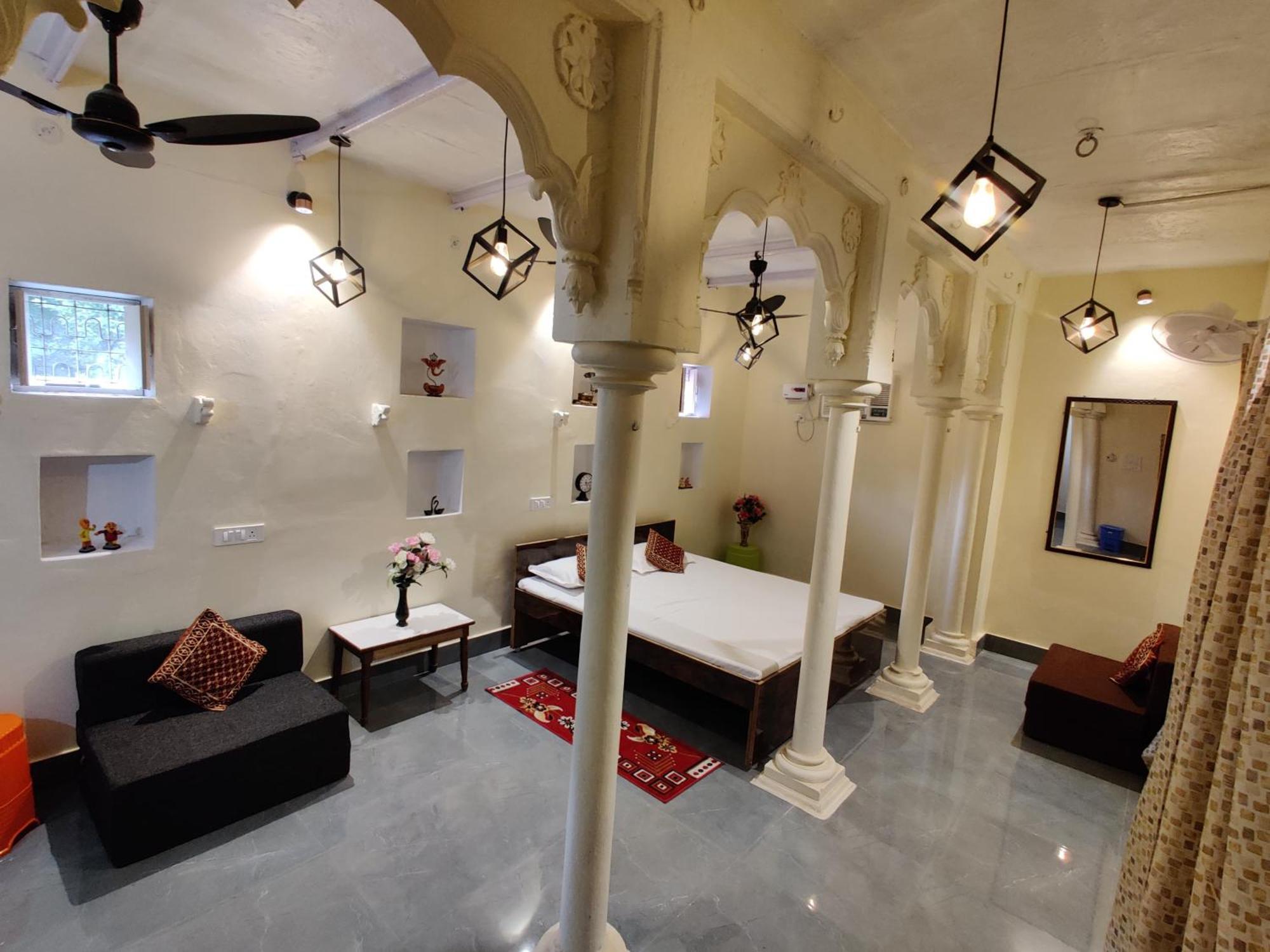 A Shivangan Heritage Near Ghat Homestay *