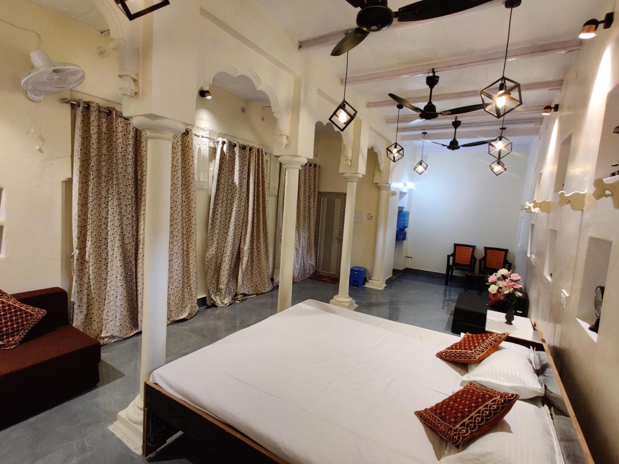 A Shivangan Heritage Near Ghat Homestay *