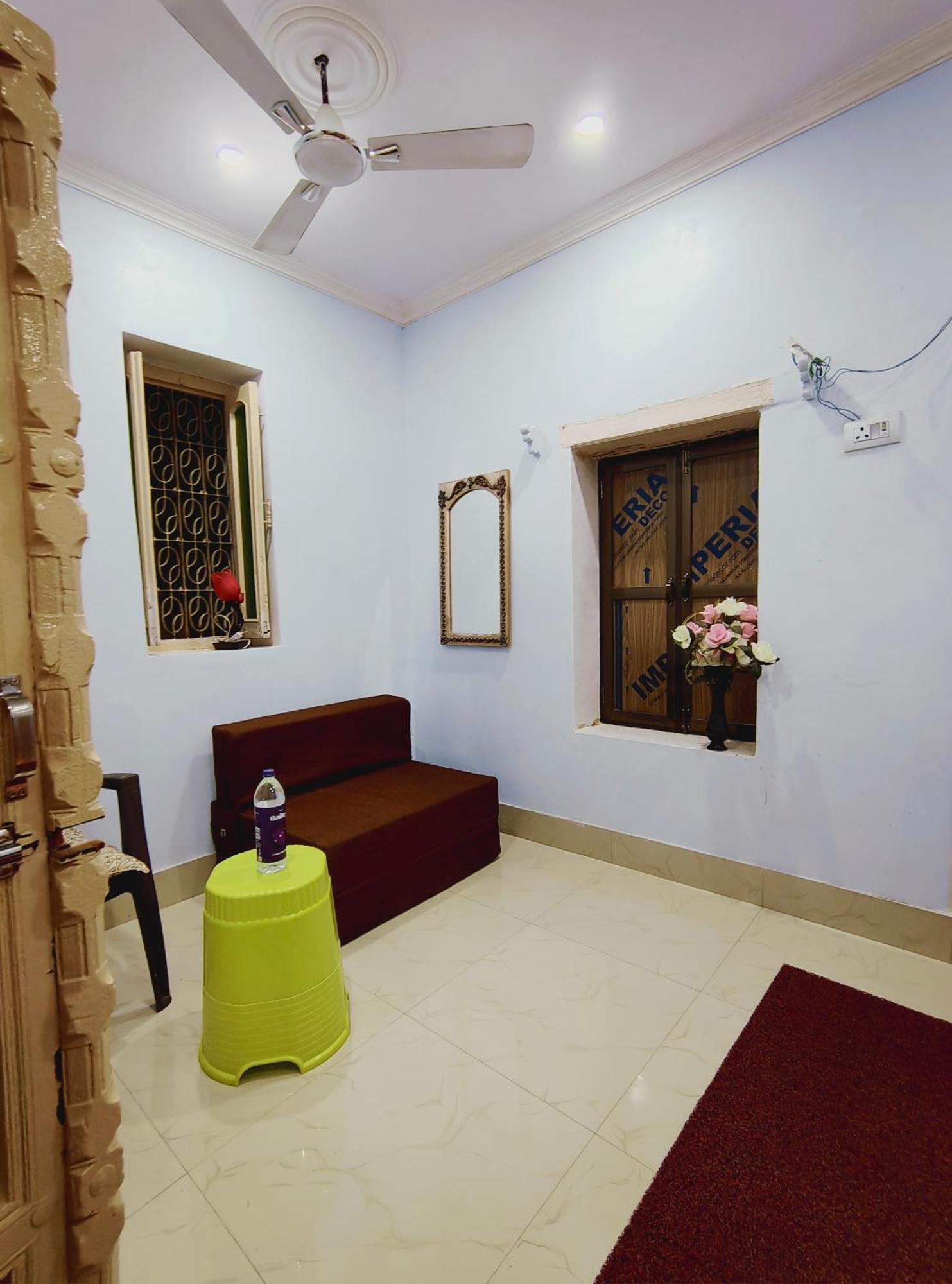 A Shivangan Heritage Near Ghat Homestay Varanasi